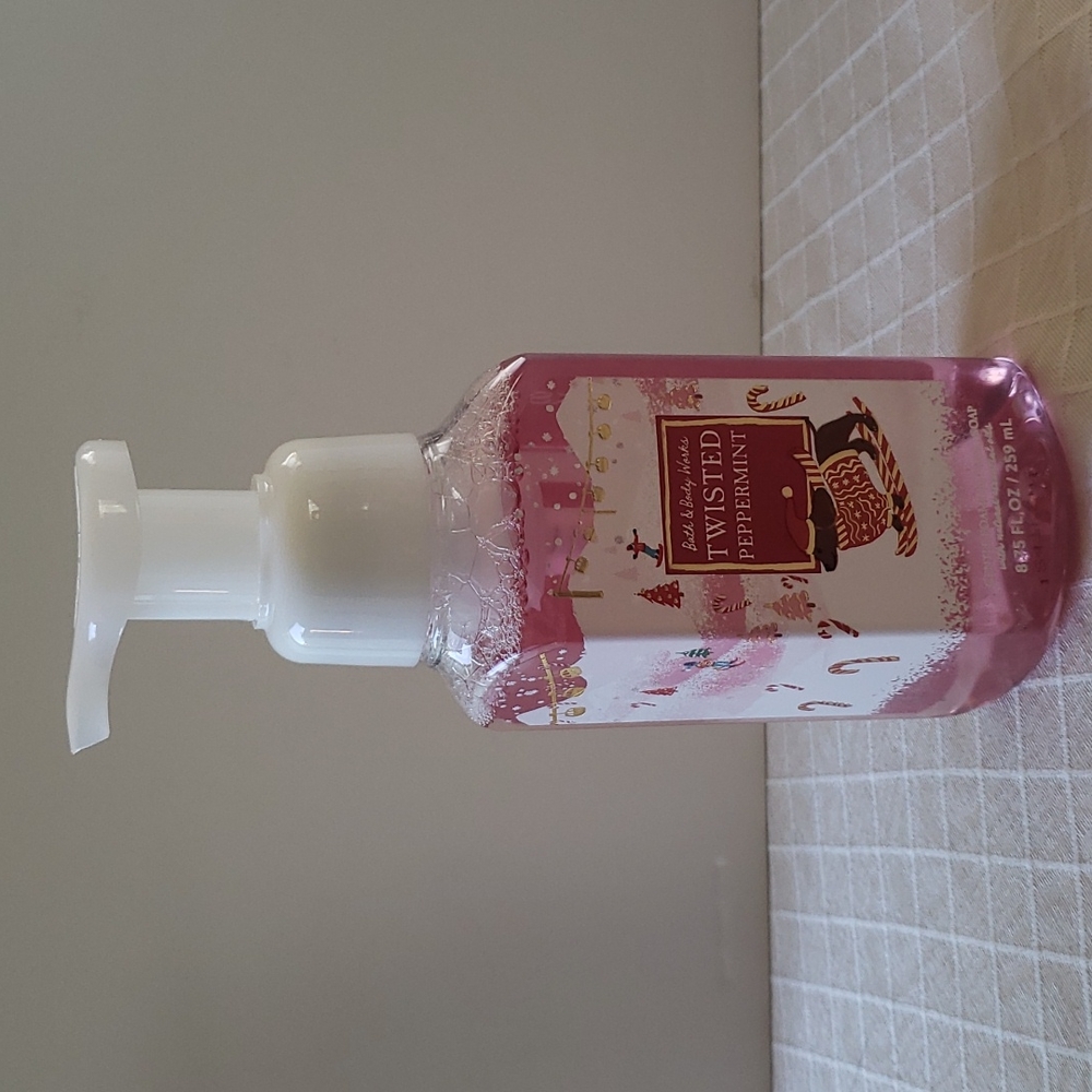 🥳3/20🥳  Bath & Body Works TWISTED PEPPERMINT Foaming Hand Soap